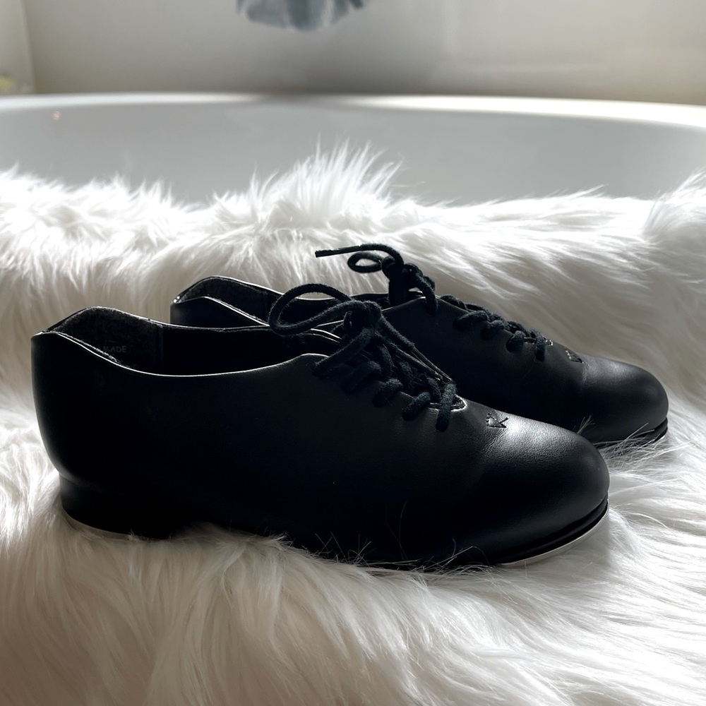Dance dance dance 💃 Black tap shoes.